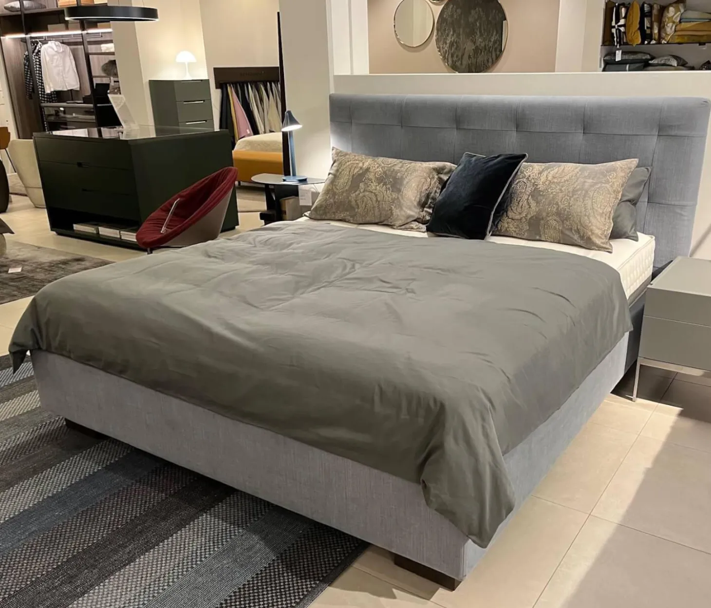 Boxspringbett Gala Rahmen 28M 3B Stoff Nils 440 Sky Grau Blau Kopfteil Quadro Füße Eiche Wenge Inklusive 2 Matratzen Divina