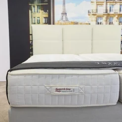 Boxspringbett Moon Bezug Stoff Fuß Colette Inklusive 2 Untermatratzen Omega Spring Und 2 Obermatratzen Imeprial Air Spring Prestige Sowie Matratzenauflagen Seine Und Alma Préstige Und Kissen