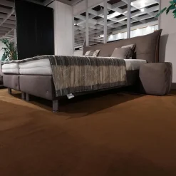 Boxspringbett Santino Stoff 6605 7567 Grau Füße Alufarbig Inklusive Matratzen Und Nachttische