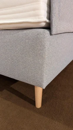Boxspringbett Silver Express Stoff A 1104 Grau Füße Holz Mit Partnermatratze Und Gel Topper
