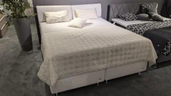 Boxspringbett Veronesse Stoff 6150 Weiß Und 8460 8440 Grau Weiß Füße Chrom Inklusive Matratzen Und Topper Mit Plaid Und 4 Kissen
