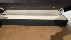 Boxspringbett Virginia Stoff 598100 Uni Schwarz Mit Matratze Topper Intrigiert Inklusive 2 Nachtkonsolen Ohne Dekoration Ohne Lampen