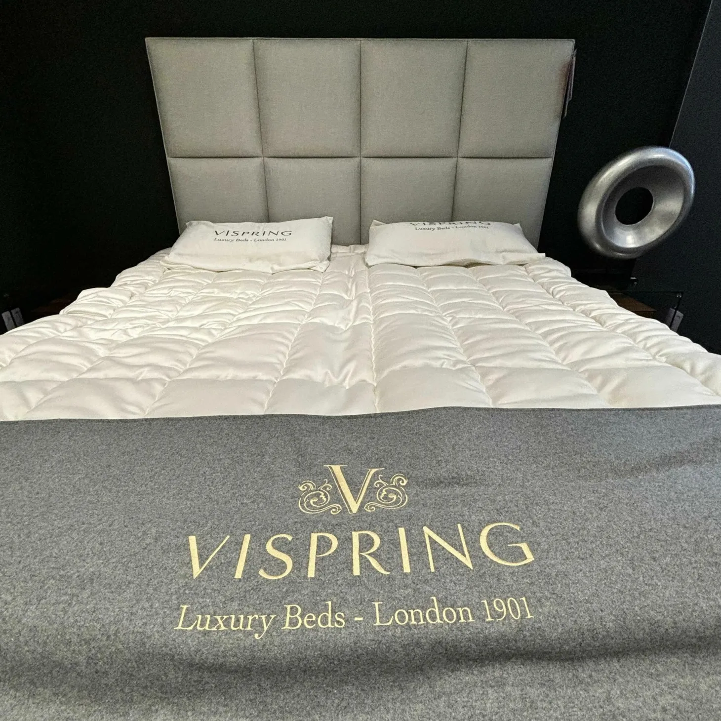 Boxspringbett Vispring Marquess Superb Stoff 5056 Bronze Grau Inklusive 2 Matratzen