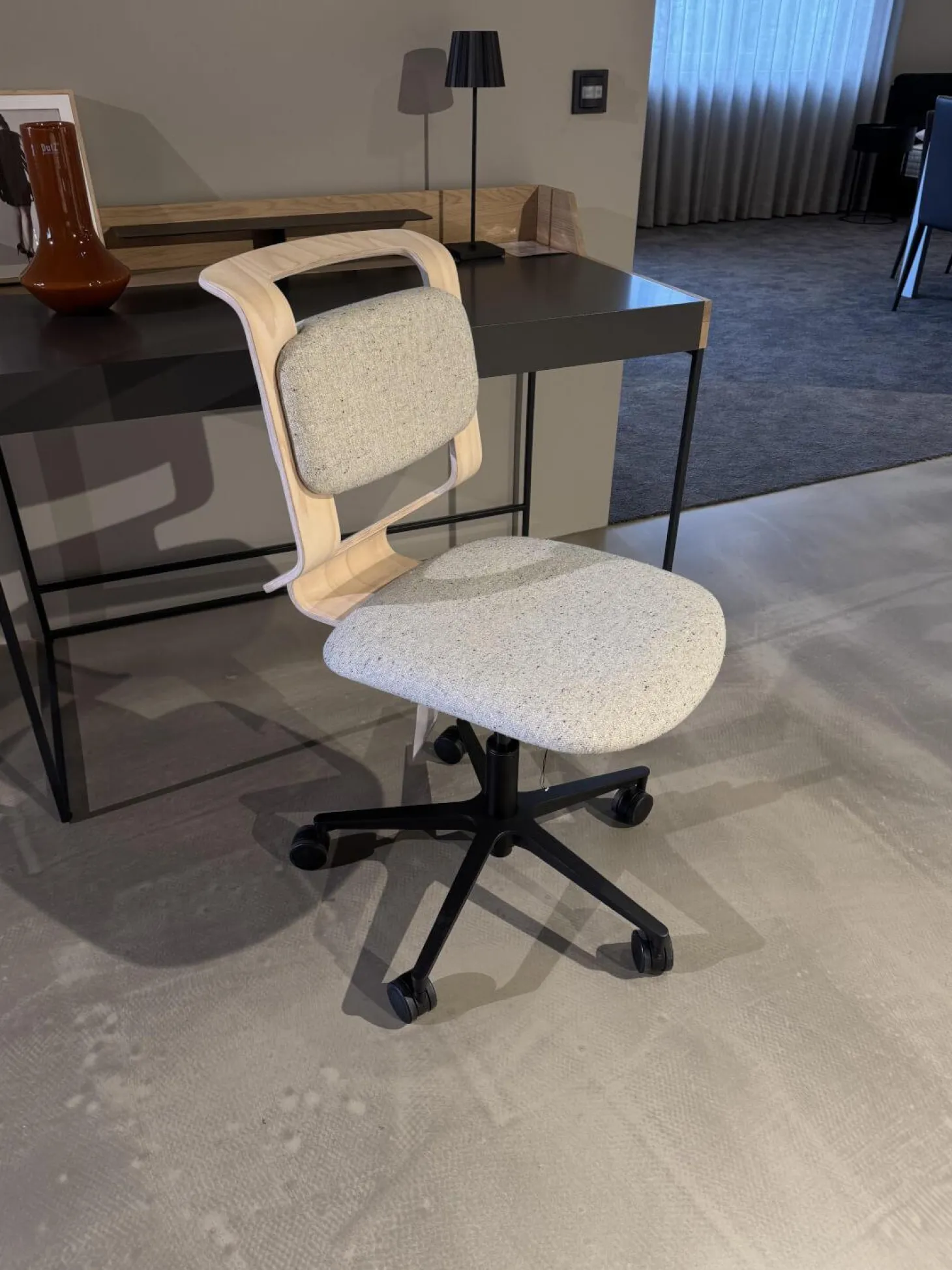 Bürodrehstuhl Kids Polsterung Stoff Ripley 101 Grau Rücken Eiche Weißgeölt Drehgestell Schwarz