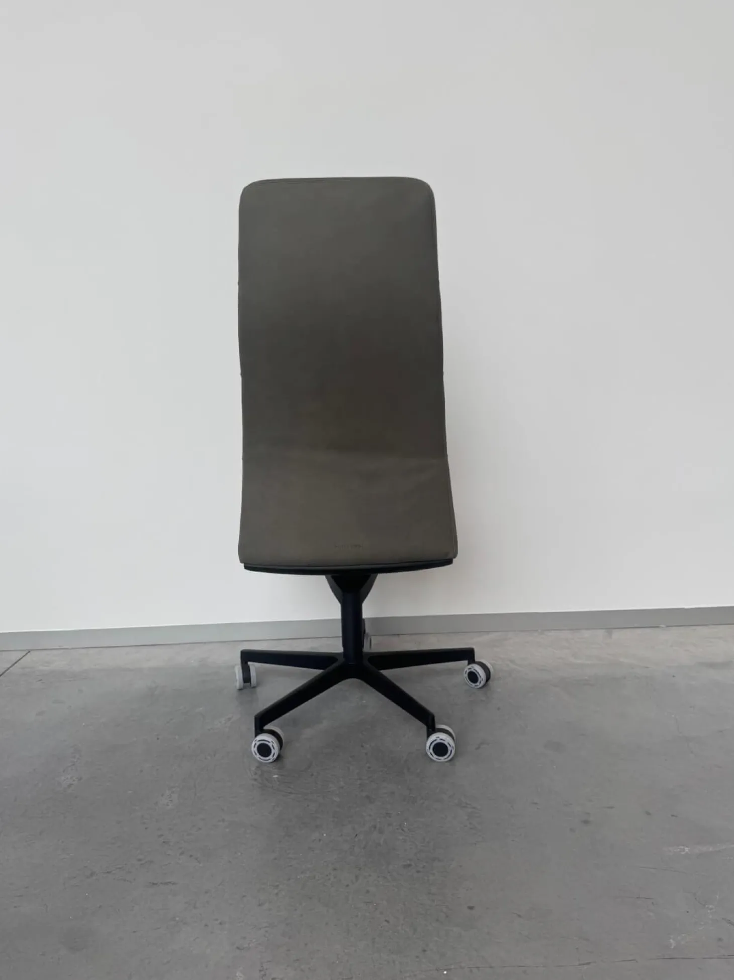 Bürodrehstuhl Leadchair Management Soft Leder Vintage 1436 Fango Grau 5 Stern Gestell Metall Schwarz Matt