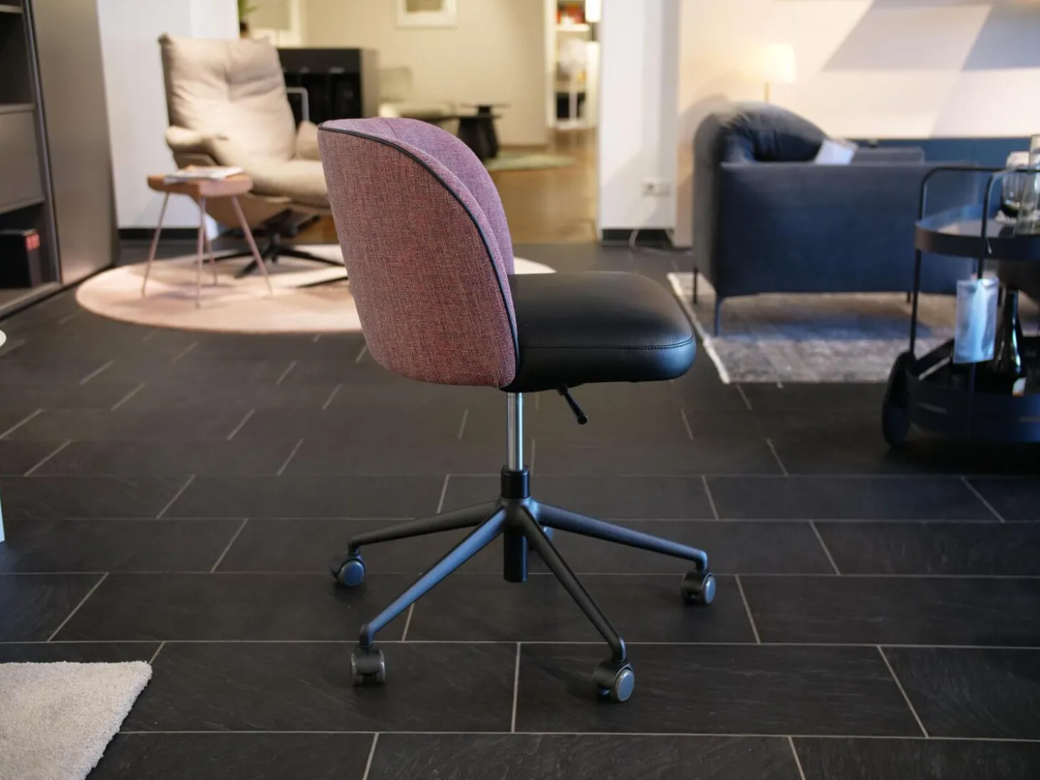 Bürostuhl Gaia Line V1 Stoff Picasso Red Rot 5358 Sitz Leder Milano Schwarz Gestell M02 Schwarz