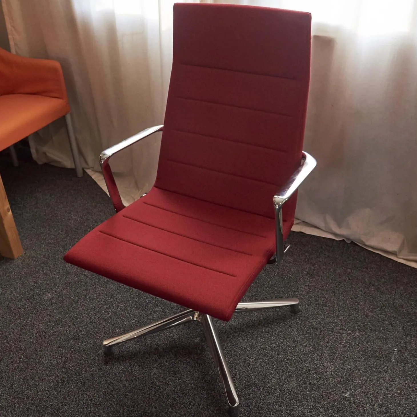 Bürostuhl Valea Elle Bezugsstoff Swing 806 Rot Vierfuß Kreuz Gestell Verchromt Mit Hohem Rücken