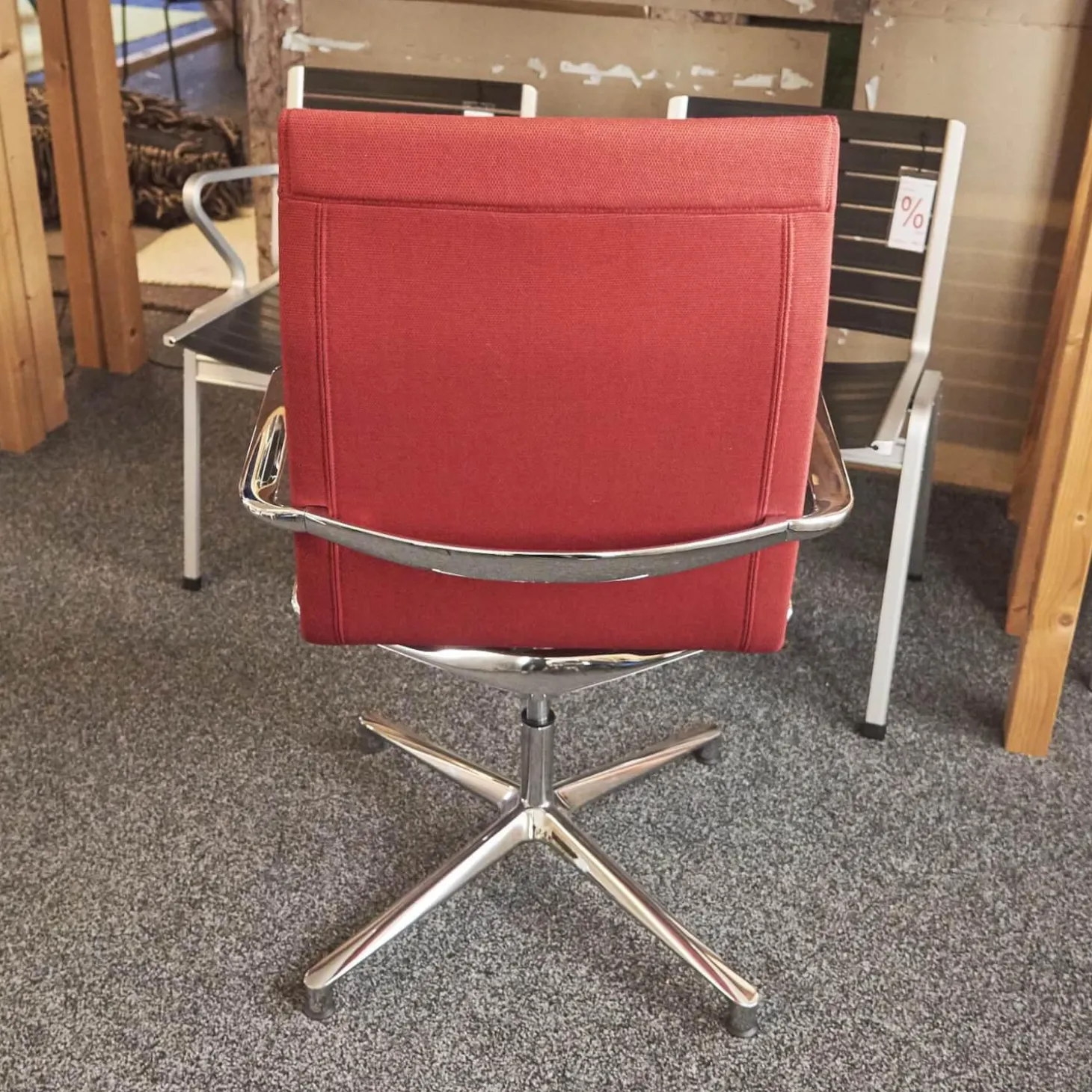 Bürostuhl Valea Elle Bezugsstoff Swing 806 Rot Vierfuß Kreuz Gestell Verchromt Mit Hohem Rücken