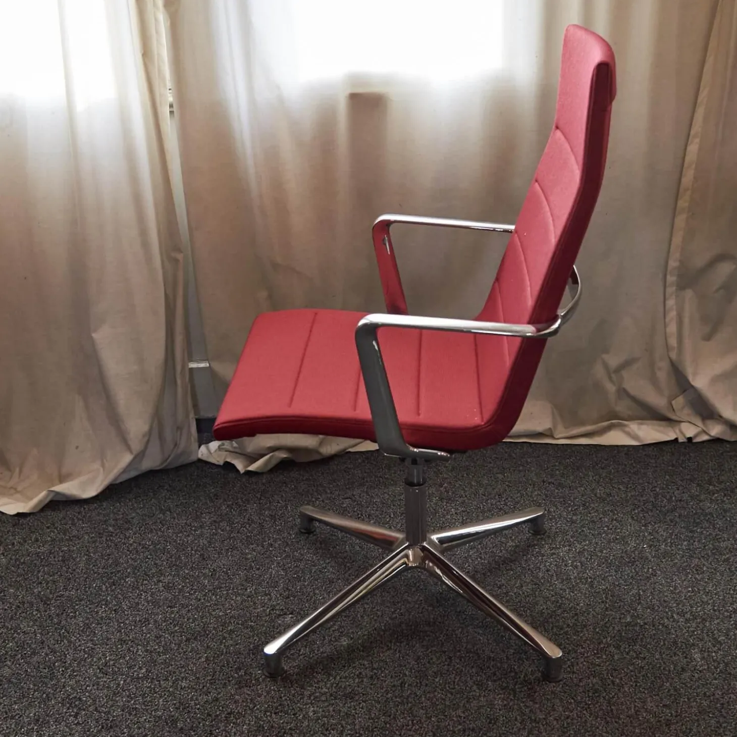 Bürostuhl Valea Elle Bezugsstoff Swing 806 Rot Vierfuß Kreuz Gestell Verchromt Mit Hohem Rücken