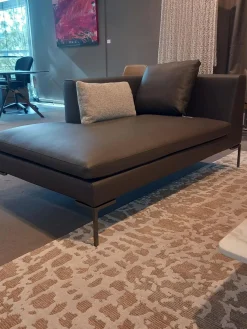 Chaiselounge Charles Leder Gamma Schiefer Braun Grau Füße Nickel Bronzefarben Lackiert Inklusive 1 Rückenkissen Und 1 Dekokissen