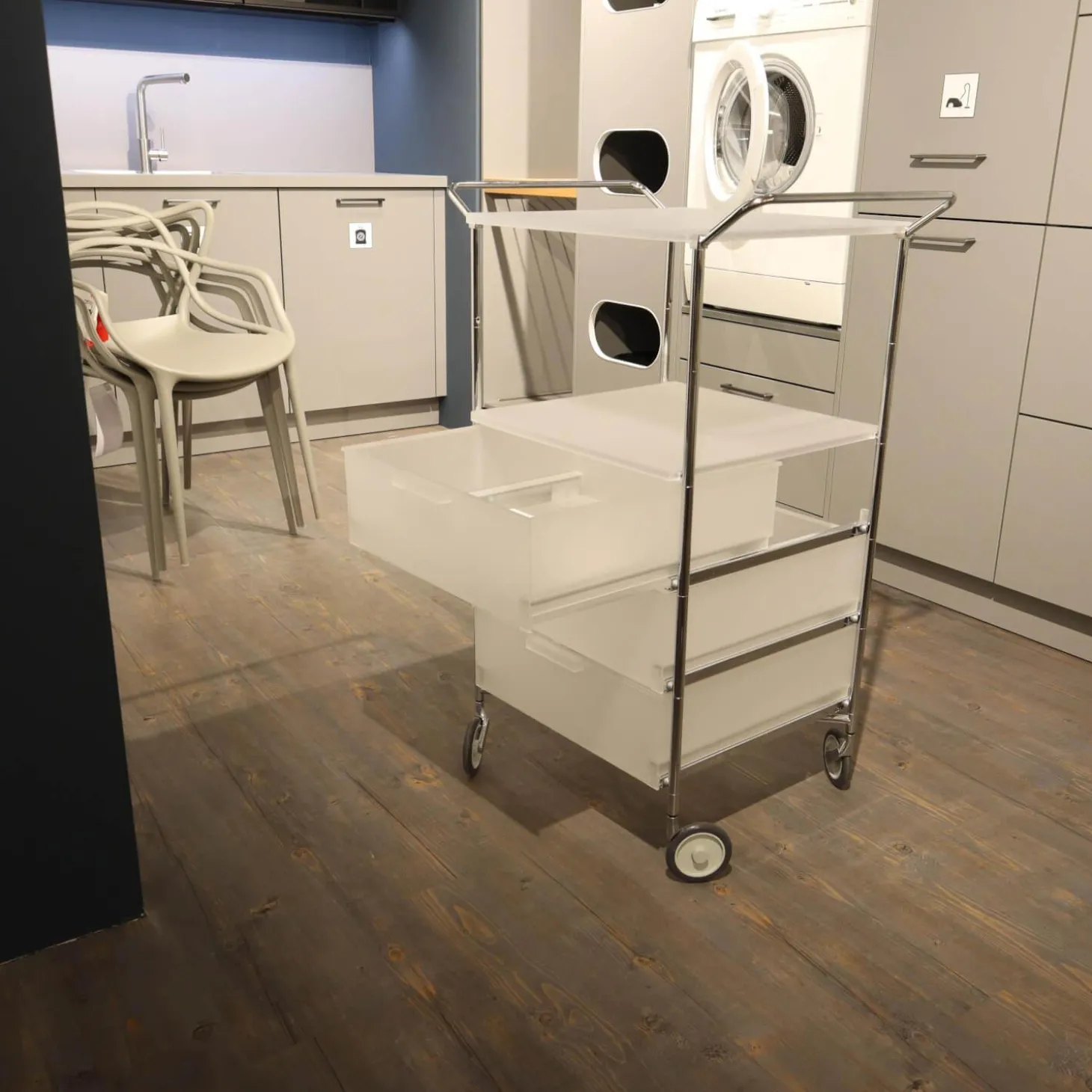 Container Mobil 2330 Mit Handgriffen Eisfarben L1 Verchromt