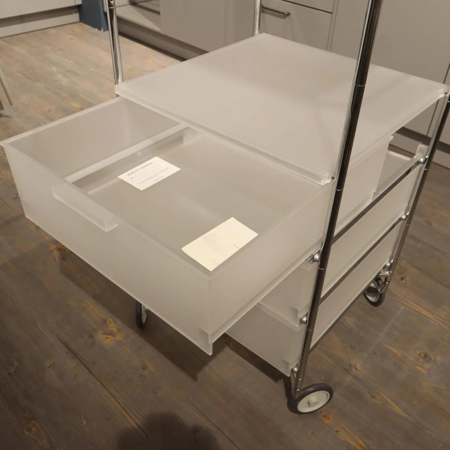 Container Mobil 2330 Mit Handgriffen Eisfarben L1 Verchromt