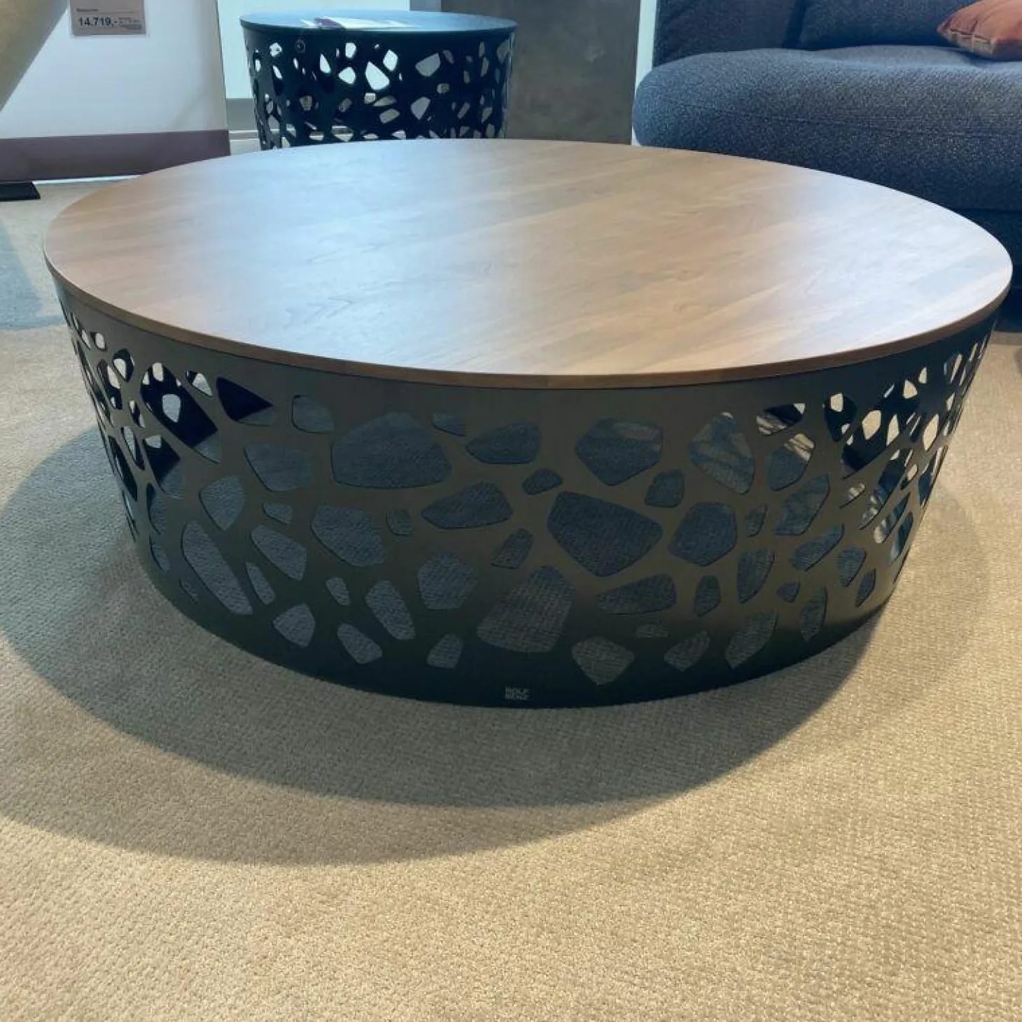 Couchtisch 926-132 Couchtisch Platte Massivholz Nussbaum Amerikanisch Gestell Stahl Glatt Lackiert Matt Umbragrau Grau