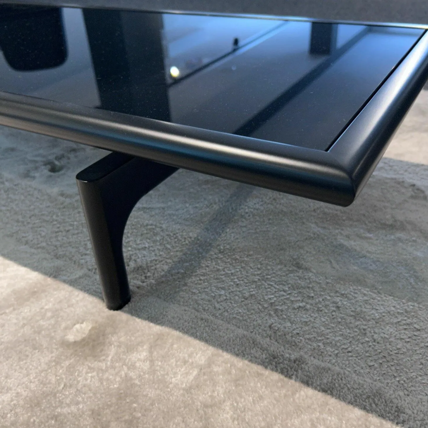 Couchtisch 901-313 Platte Glas Und Gestell Buche Verkehrsschwarz Lackiert