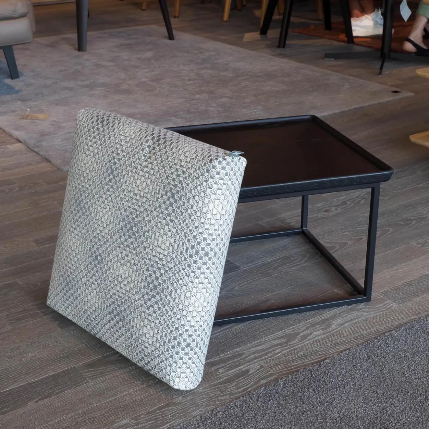 Couchtisch 934 Tischplatte Massivholz Farblos Lackiert Schwarz Gebeizt Stahl Glatt Lackiert Matt Verkehrsschwarz