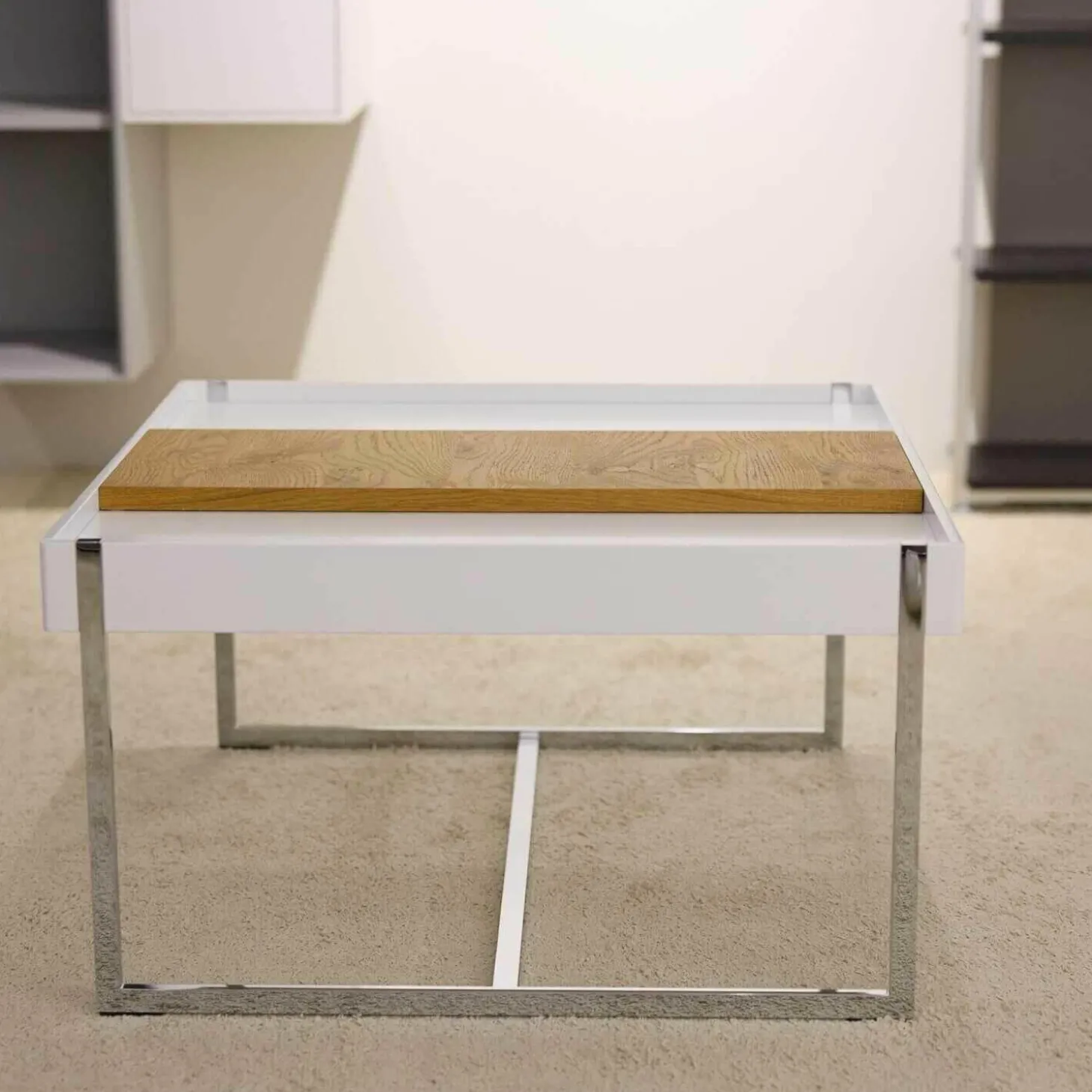 Couchtisch 444A1 Skid Platte Lack Verkehrsweiß Matt Metallteile Hochglanz Verchromt