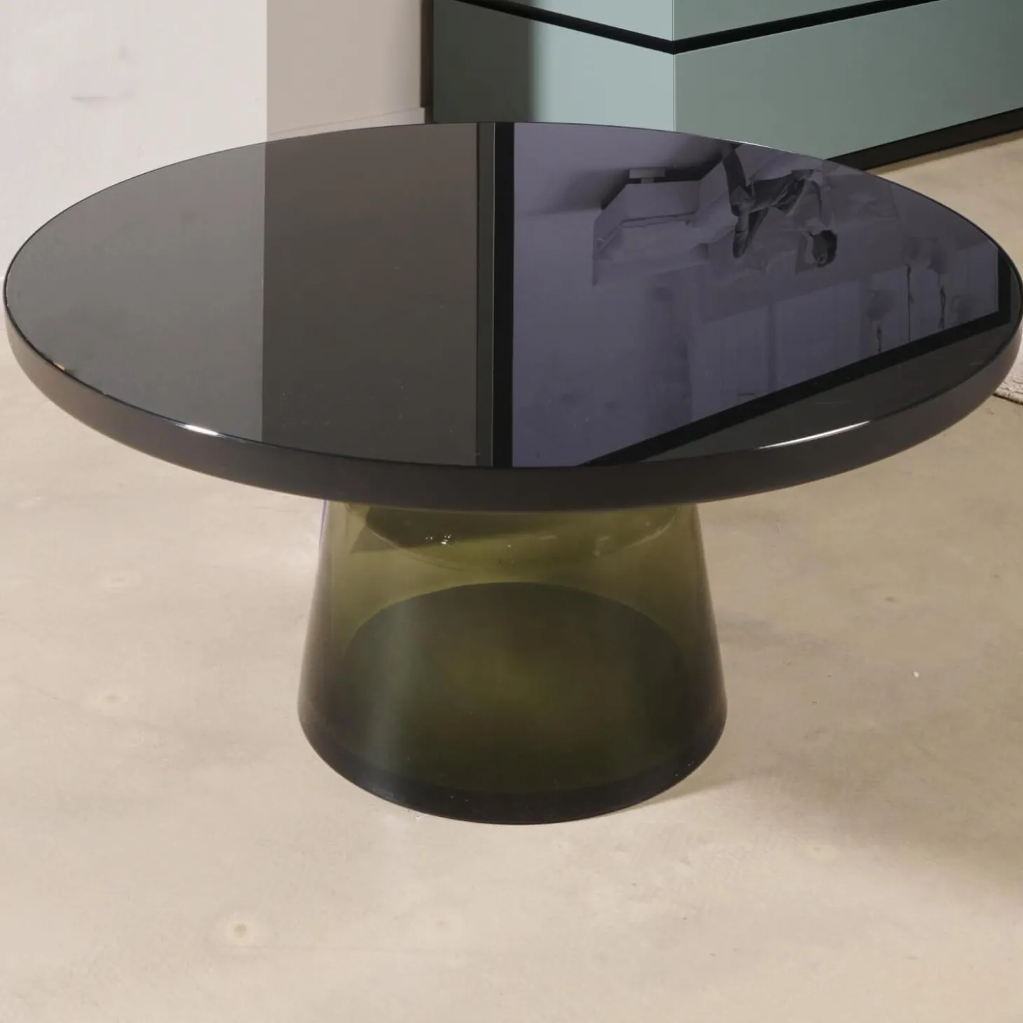 Couchtisch Bell Glasplatte Schwarz Gestell Stahl Schwarz Brüniert Glasfuß Quarzgrau