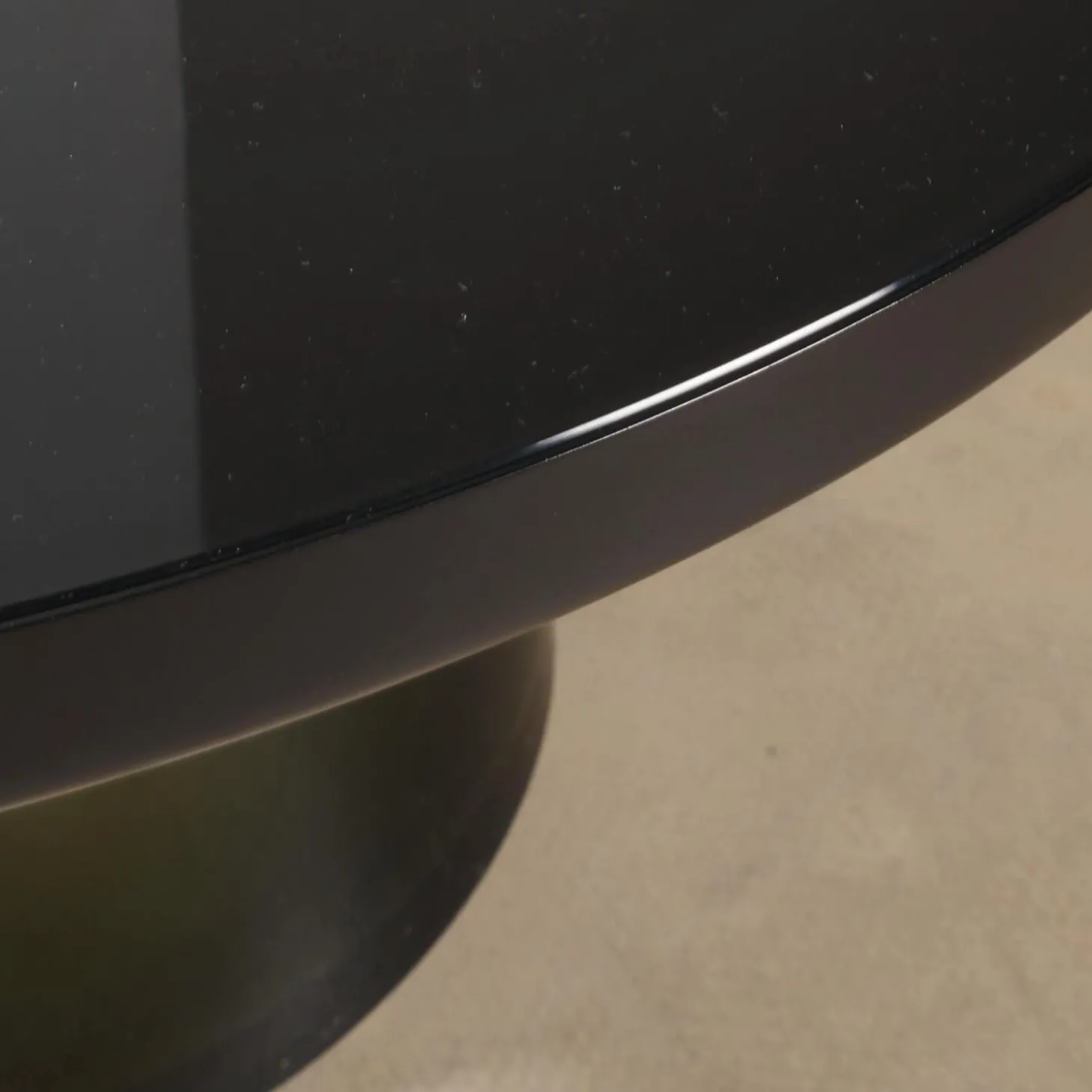 Couchtisch Bell Glasplatte Schwarz Gestell Stahl Schwarz Brüniert Glasfuß Quarzgrau