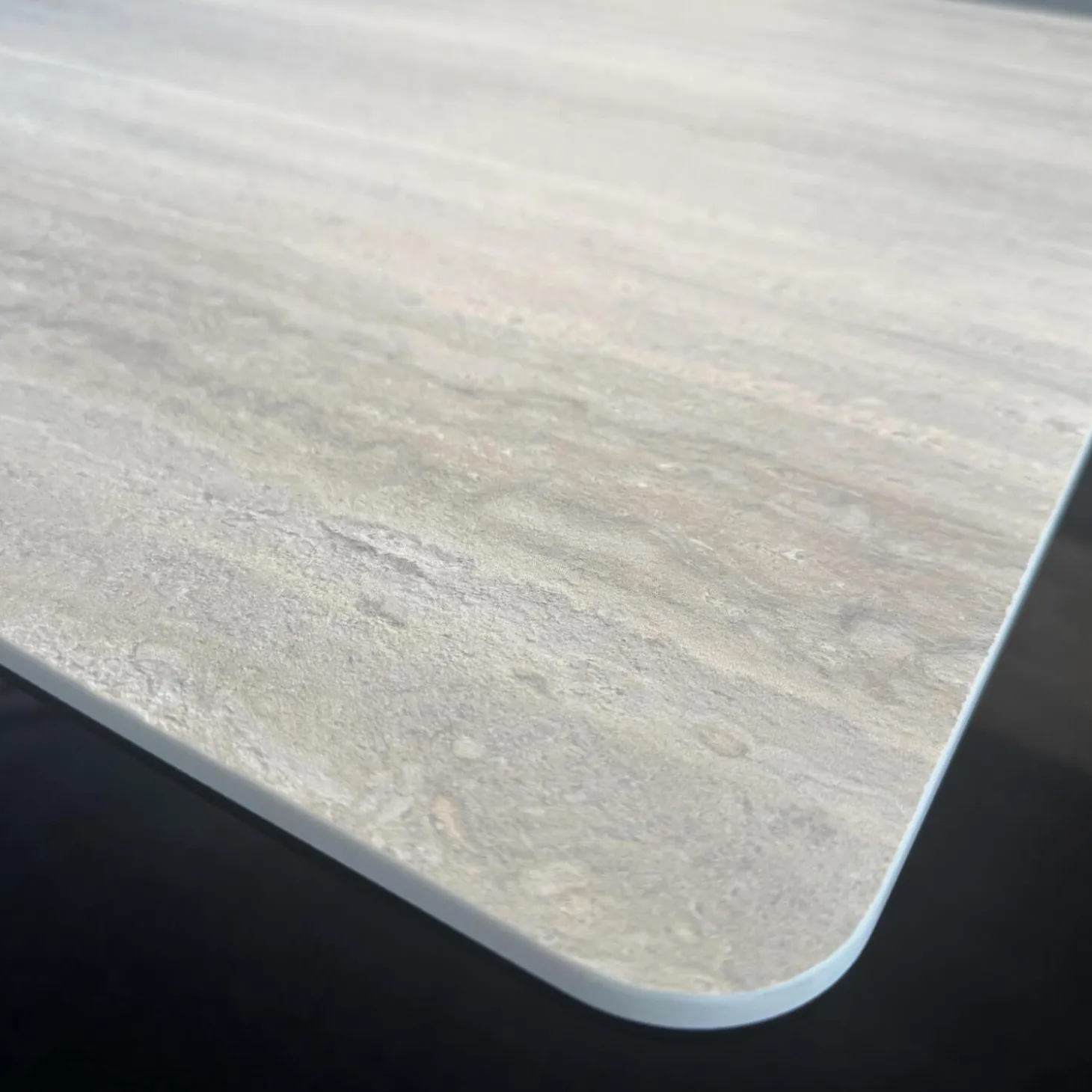 Couchtisch Cena C Platte Keramik Tarvertino Geädert Matt Grau Gestell Lack Manganese 2525 Grau Mit Schwenkbarer Platte