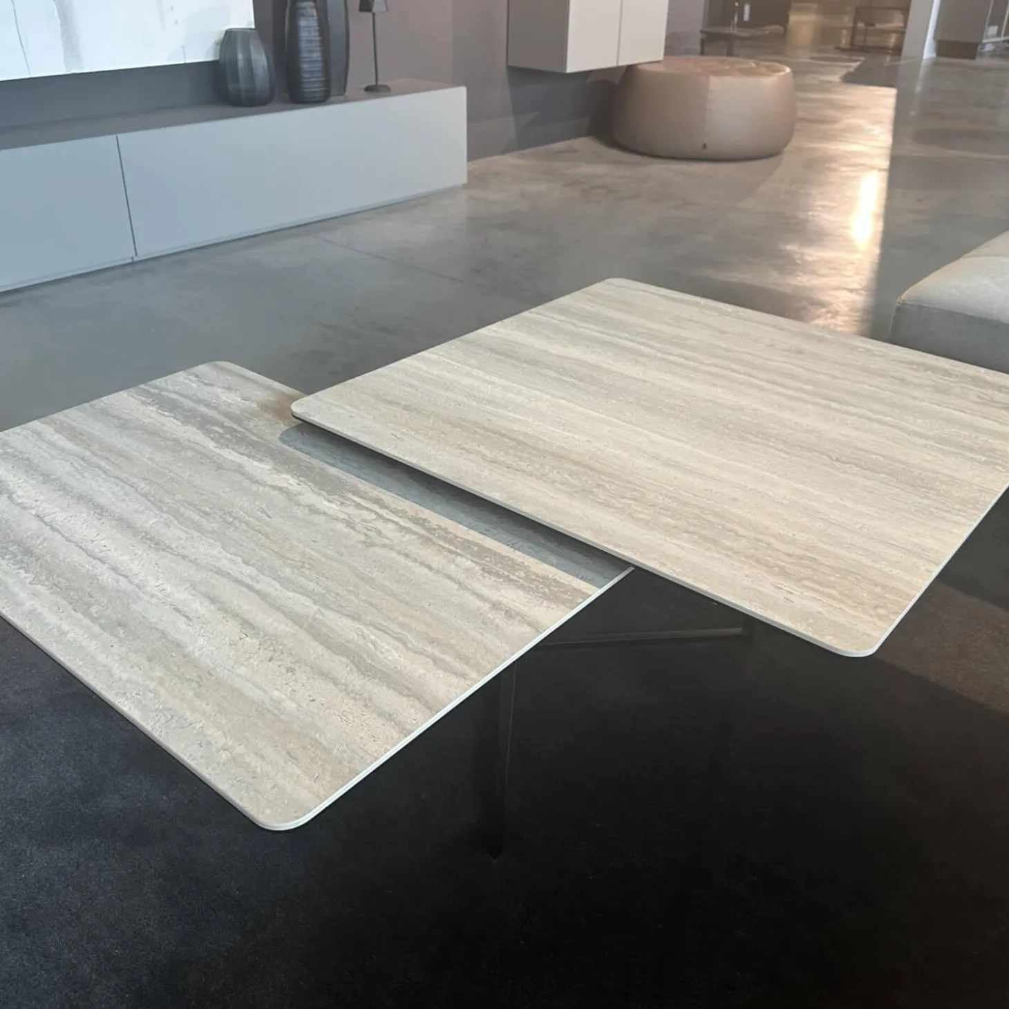 Couchtisch Cena C Platte Keramik Tarvertino Geädert Matt Grau Gestell Lack Manganese 2525 Grau Mit Schwenkbarer Platte