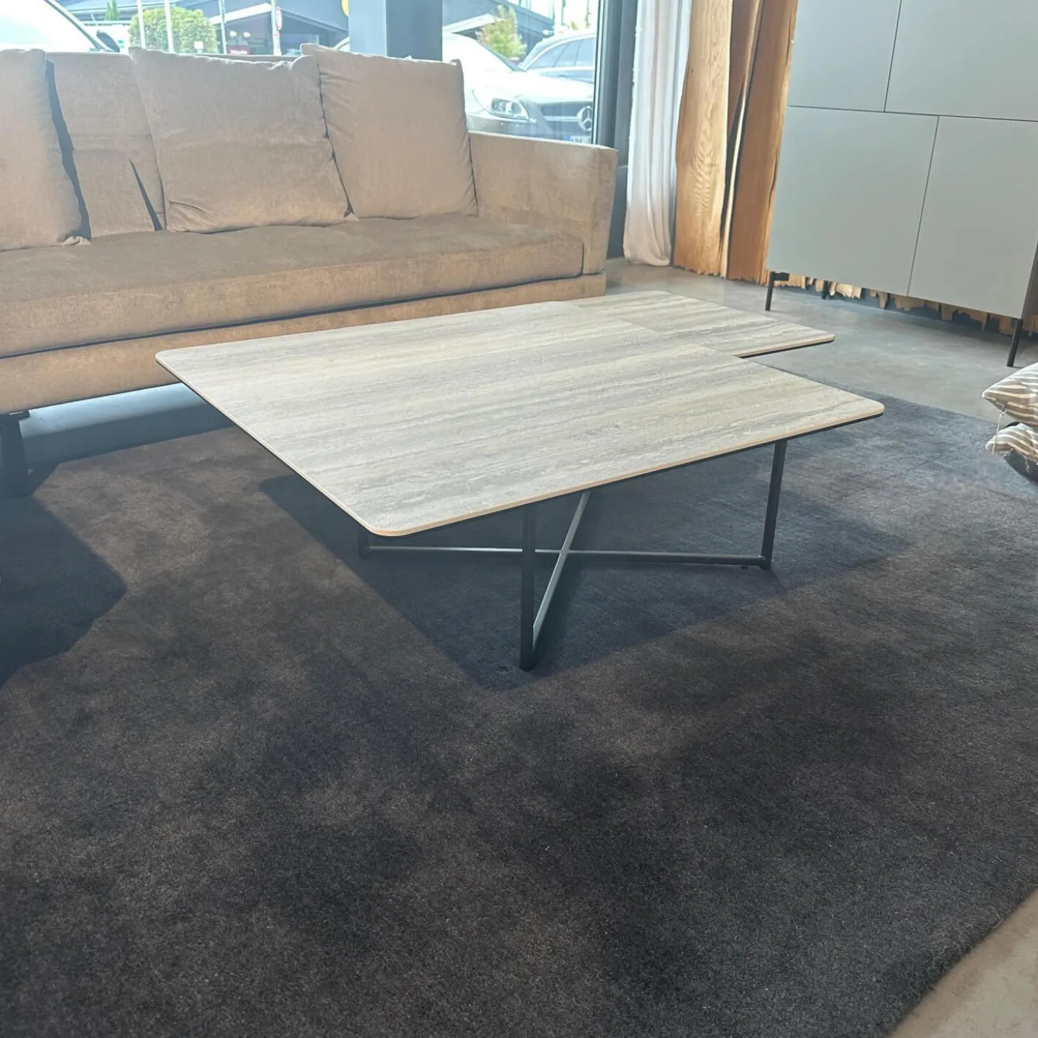 Couchtisch Cena C Platte Keramik Tarvertino Geädert Matt Grau Gestell Lack Manganese 2525 Grau Mit Schwenkbarer Platte