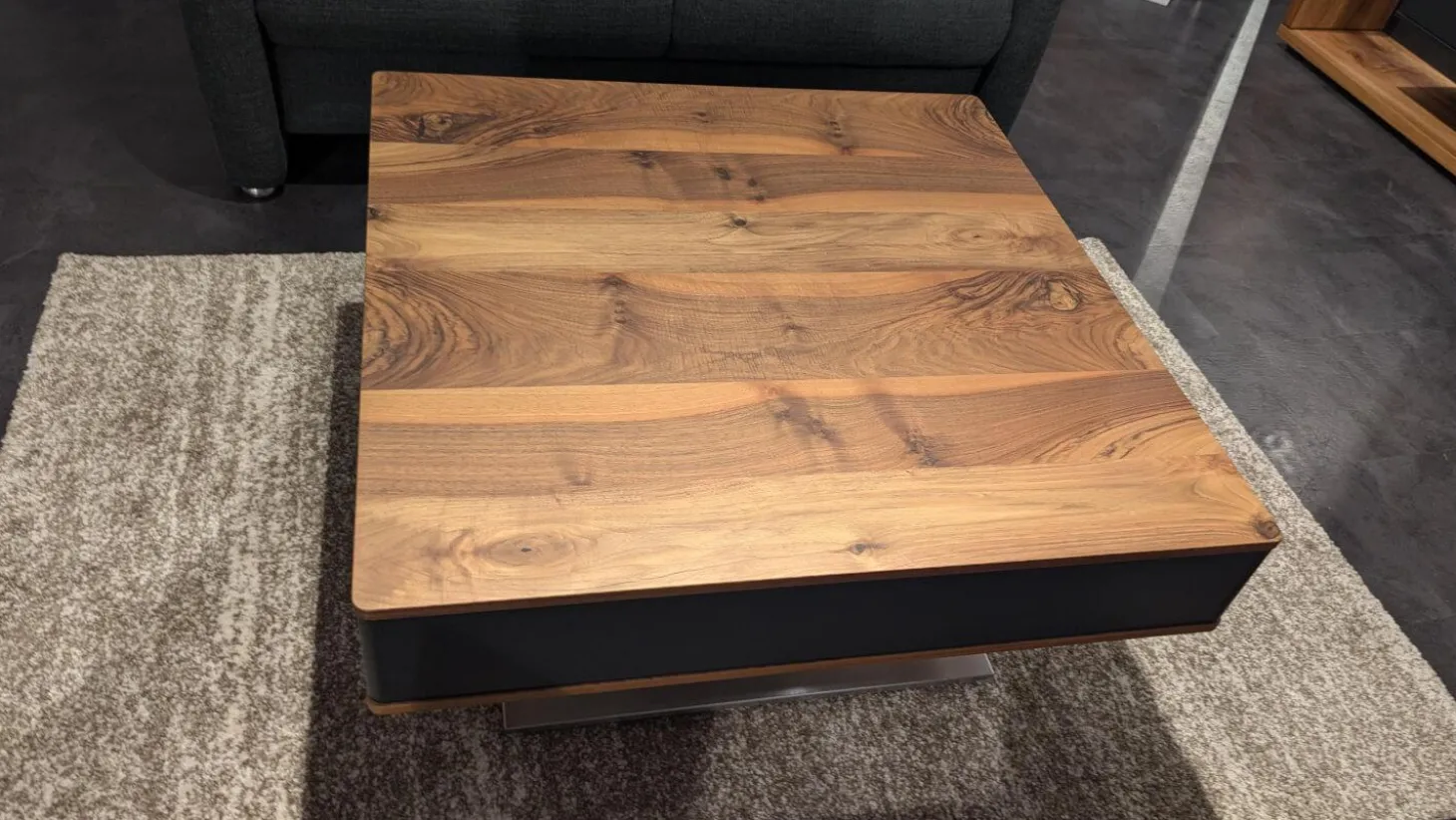 Couchtisch CT 302 85L Platte Astnussbaum Natur Rahmen Lack Seidenmatt Anthrazit Fuß Edelstahl Mit Liftfunktion