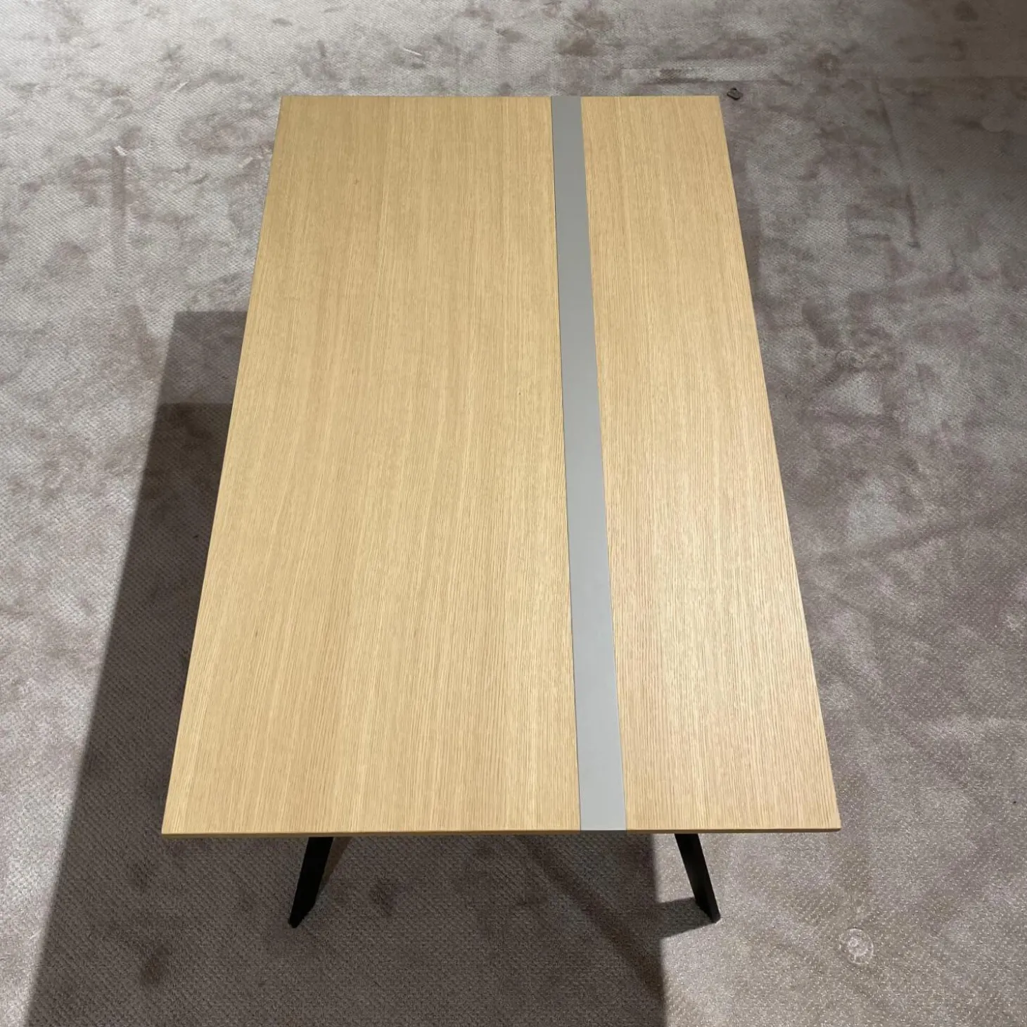 Couchtisch CT510 Eiche Satin Natur Akzentstreifen Fango Grau Gestell Edelstahl Mit Schubkasten