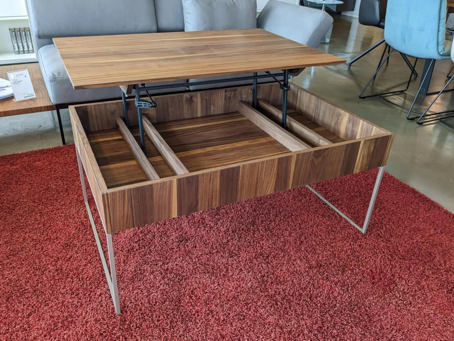 Couchtisch Filigno Step Nussbaum Naturöl Gestell schwarz