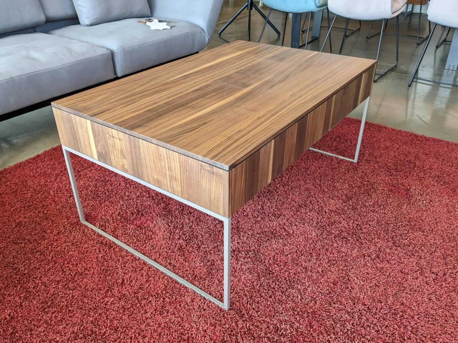 Couchtisch Filigno Step Nussbaum Naturöl Gestell schwarz