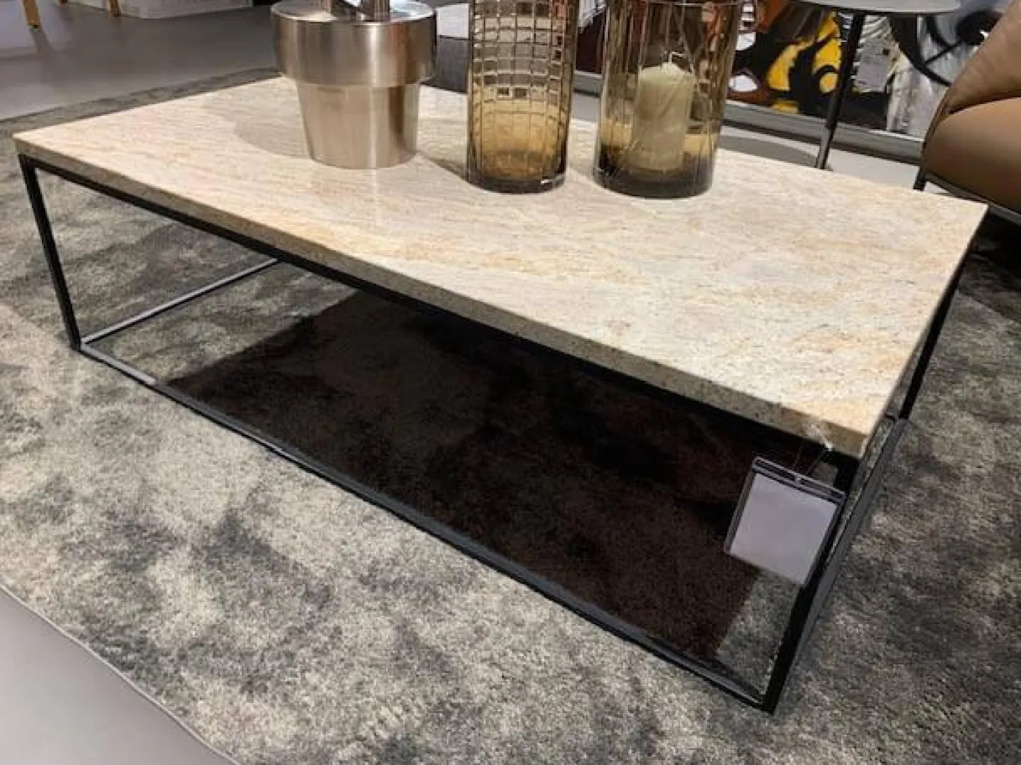 Couchtisch Hartgestein Kashmir Gold Gestell Schwarz