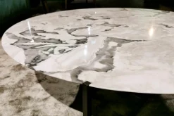 Couchtisch Icaro Platte Marmor Polarweiß Gestell Metall Schwarz Matt