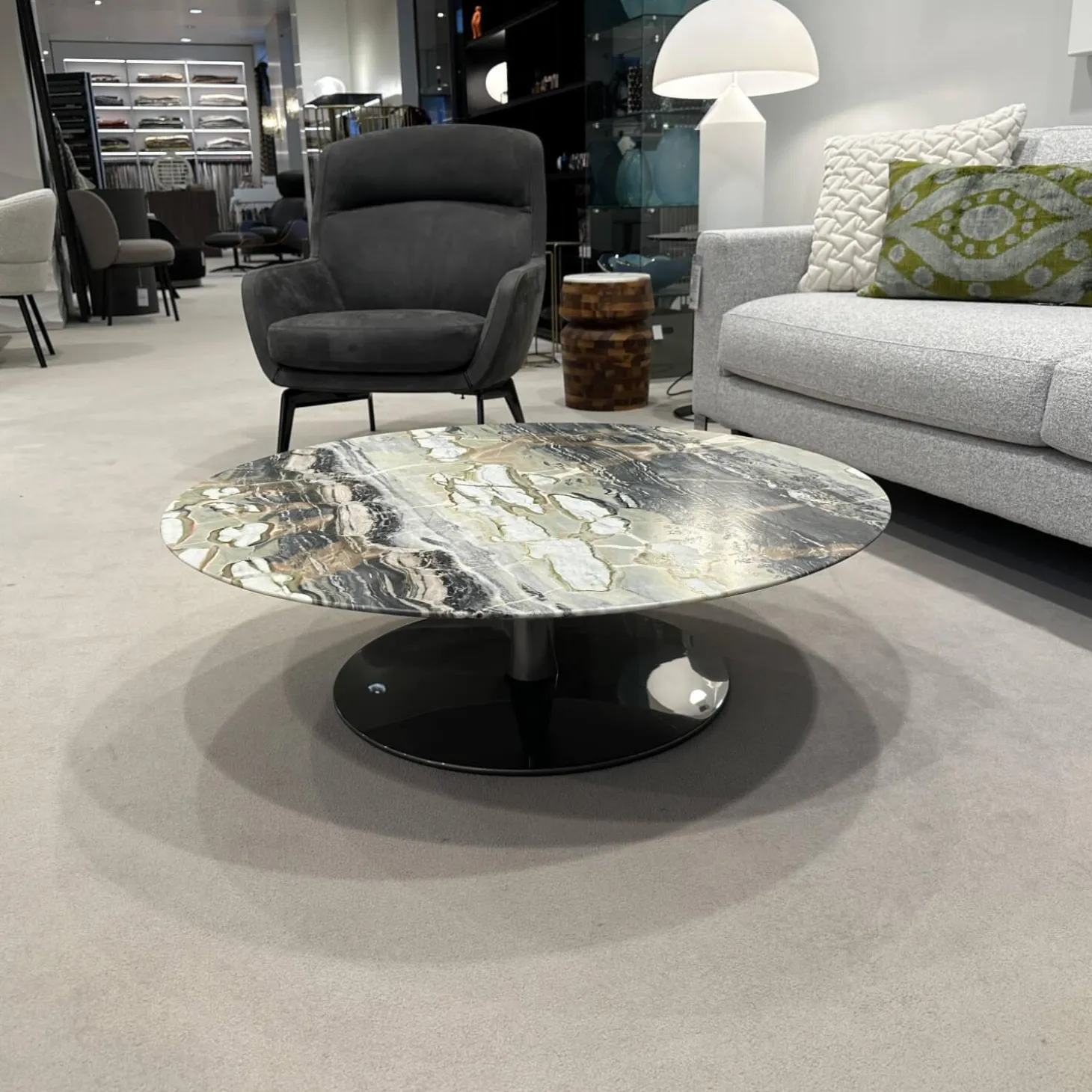 Couchtisch Jigger Platte Dedalus Marmor Beige Grau Gestell Aluminium Glänzend Lackiert Bronze Schwarz