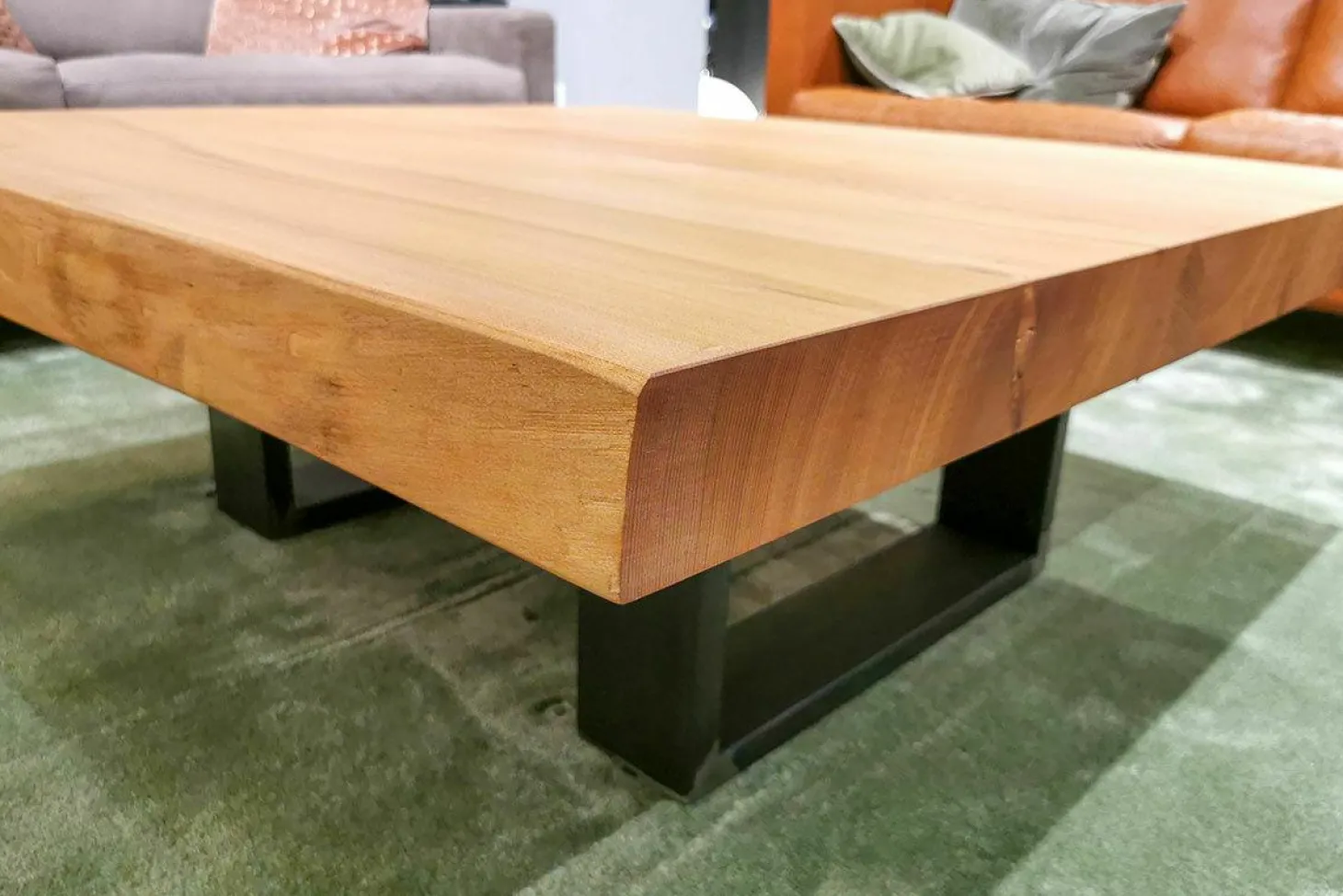 Couchtisch Kantara Tischplatte Rüster Ulme Gestell Eisen