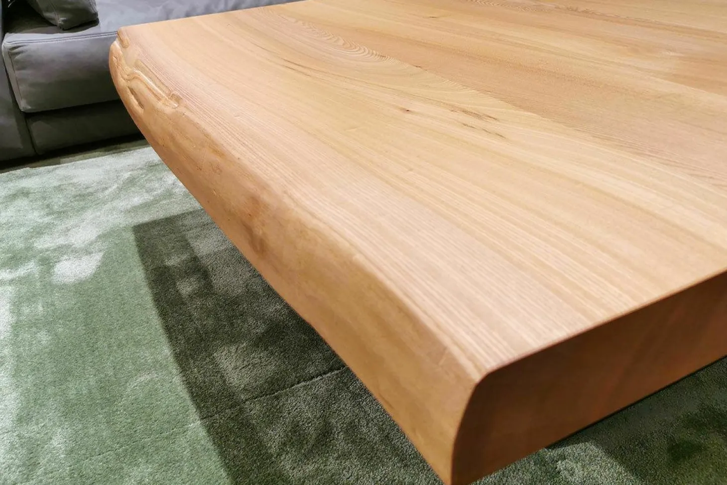 Couchtisch Kantara Tischplatte Rüster Ulme Gestell Eisen