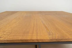 Couchtisch Log II Platte Eiche Massiv Struktur Leicht Gesmoked Gestell Stahl Gestrahlt Schwarz