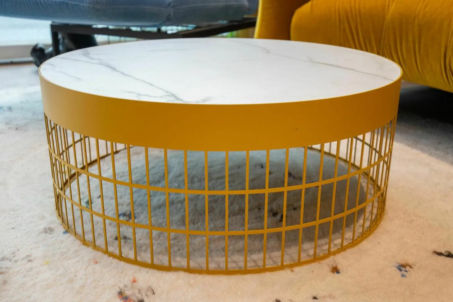 Couchtisch Mesh Platte Keramik Weiß Gestell Saffron Gelb