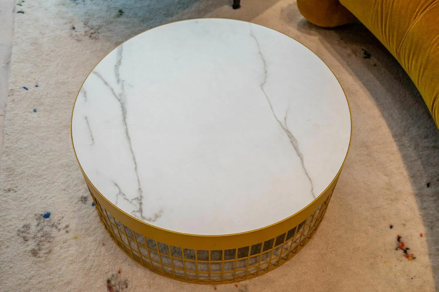 Couchtisch Mesh Platte Keramik Weiß Gestell Saffron Gelb