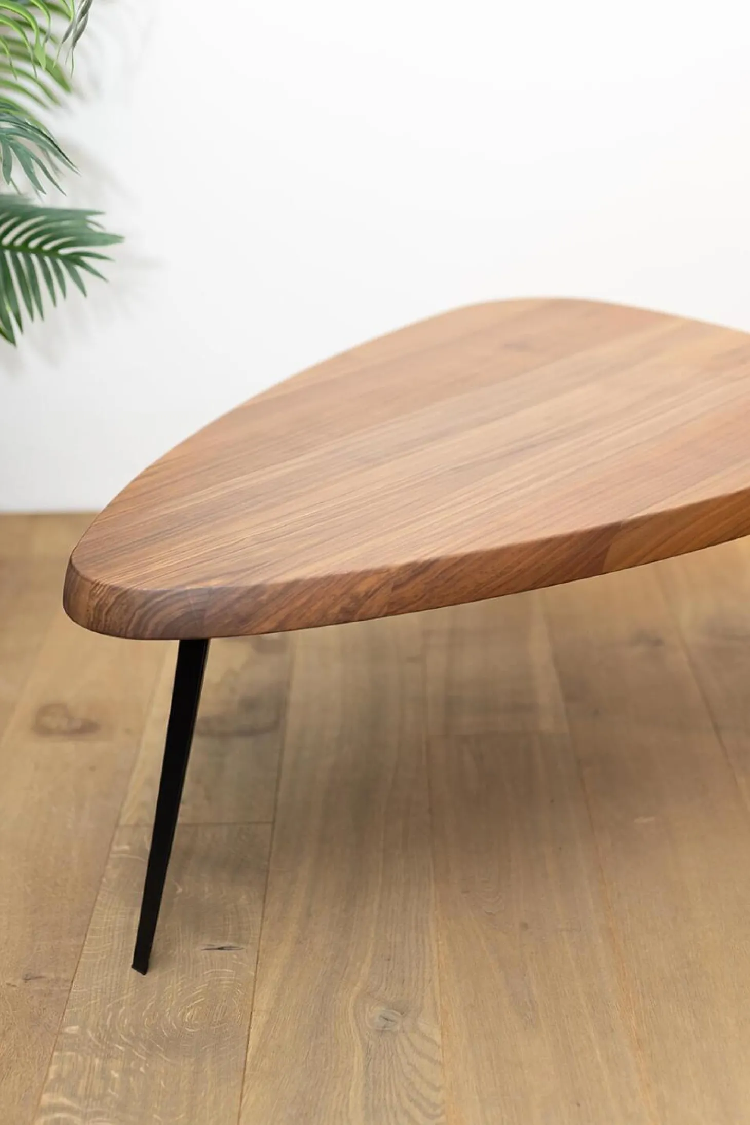 Couchtisch Mexique Platte Amerikanischer Nussbaum Metallgestell Schwarz Lackiert