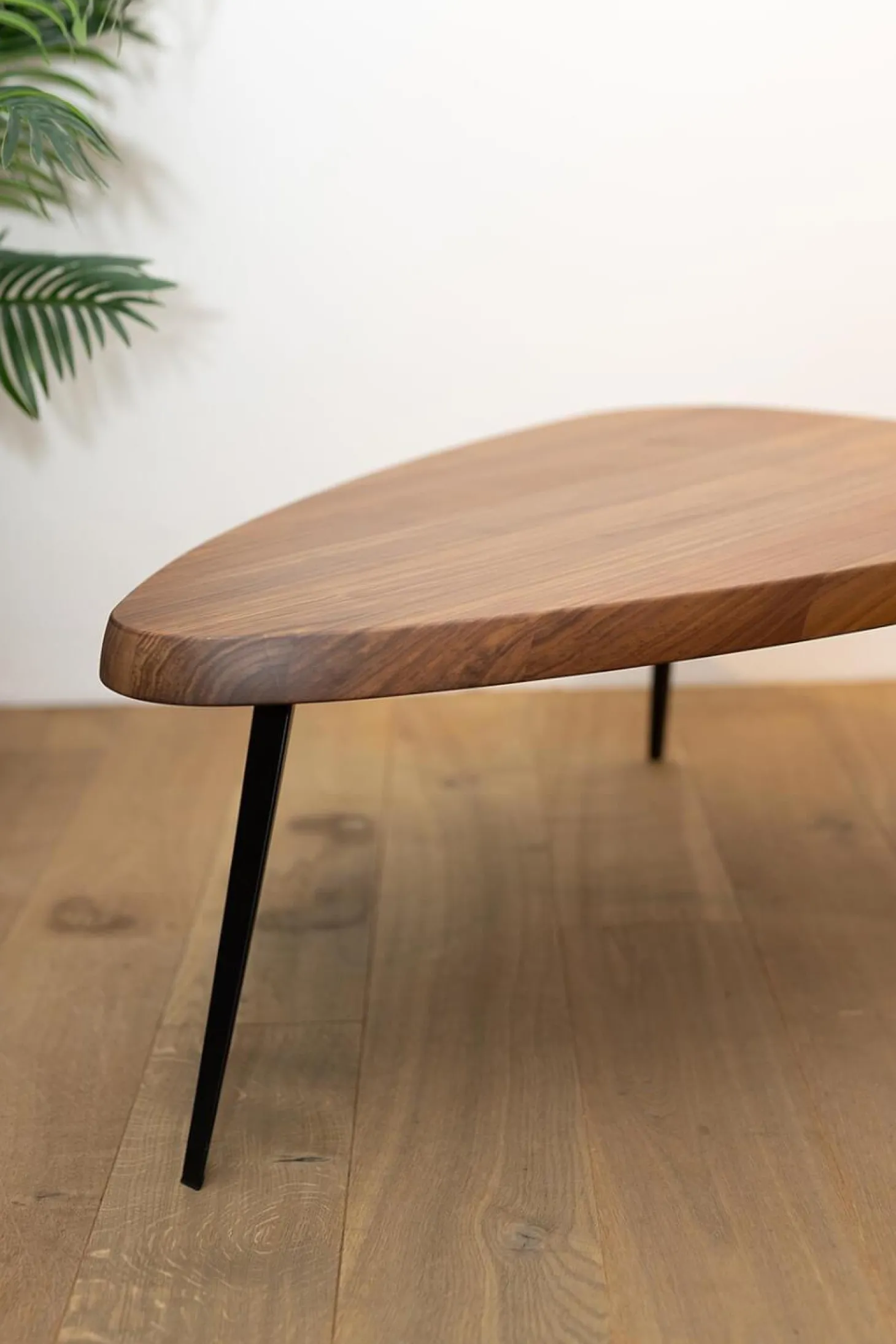 Couchtisch Mexique Platte Amerikanischer Nussbaum Metallgestell Schwarz Lackiert