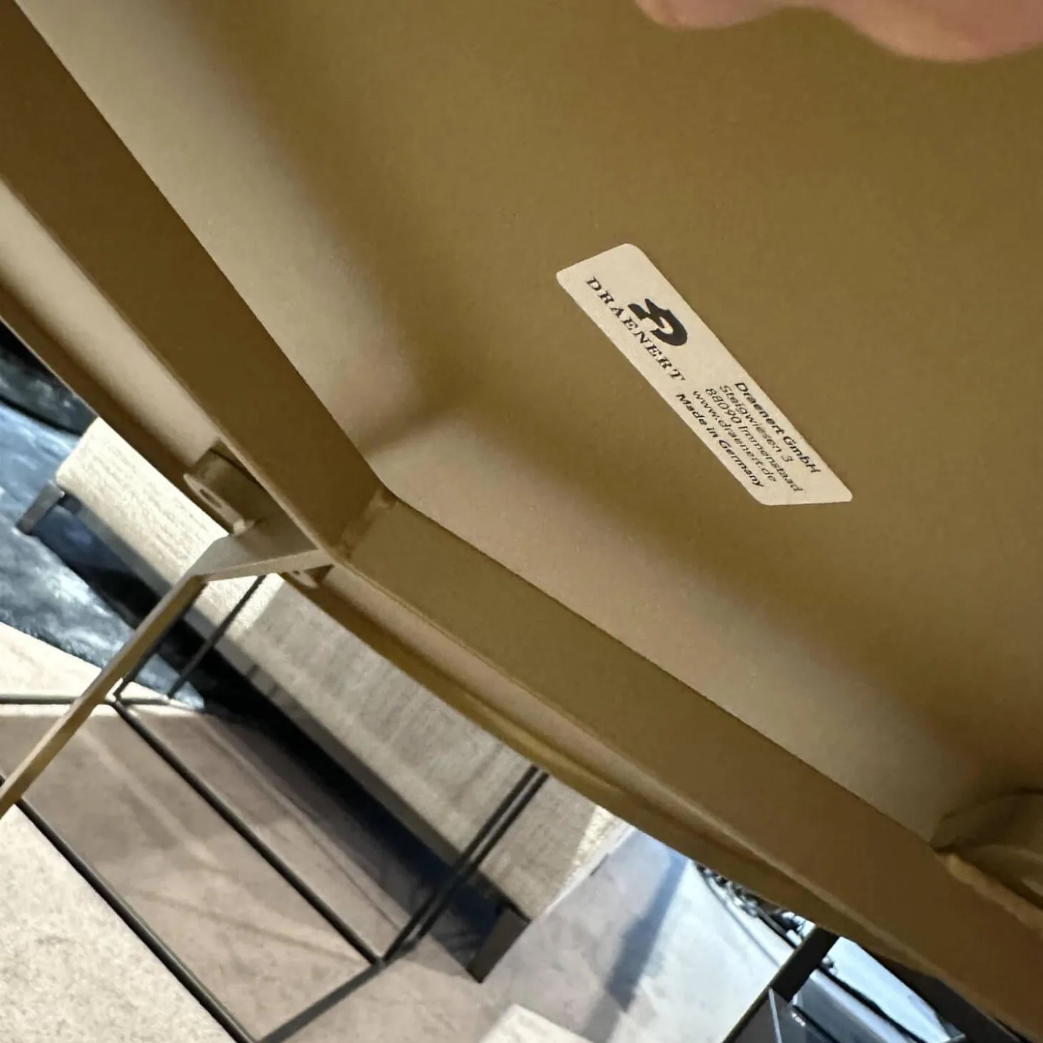 Couchtisch Night 1385 Platte MDF Lederbezogen 89001 Gestell Goldfarben Mit Zwischenablage