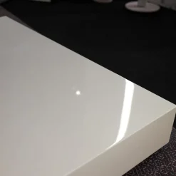 Couchtisch Note Niedrig Mit Rollen Lack Glänzend Weiß Und Brücke Aluminium Eloxiert