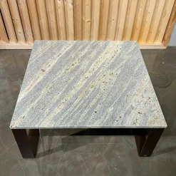 Couchtisch Primus Platte Gneis Bianco Romano Grau Gestell Dunkelbronze