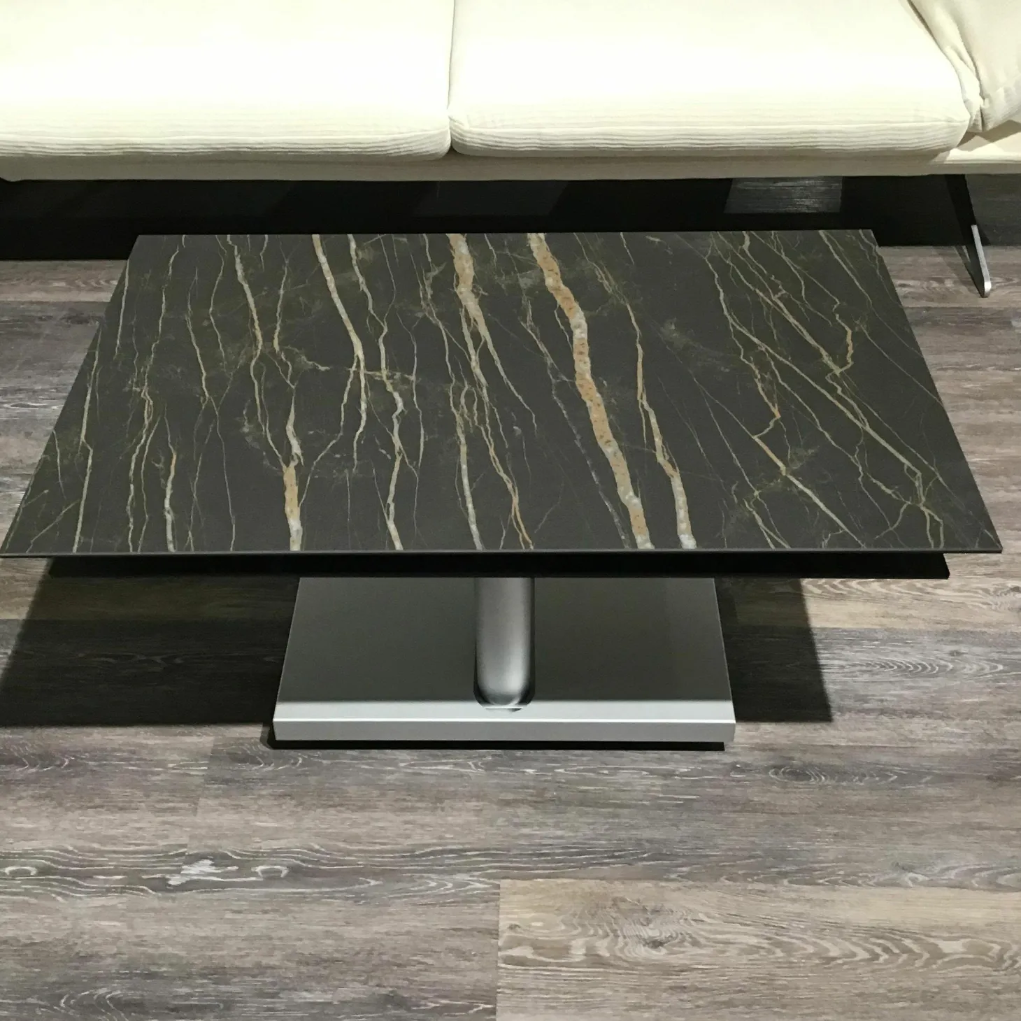 Couchtisch Quichotte Platte Keramik Noir Desire Schwarz Gestell Metall Silberfarbig Lackiert Mit Drehbarer Platte