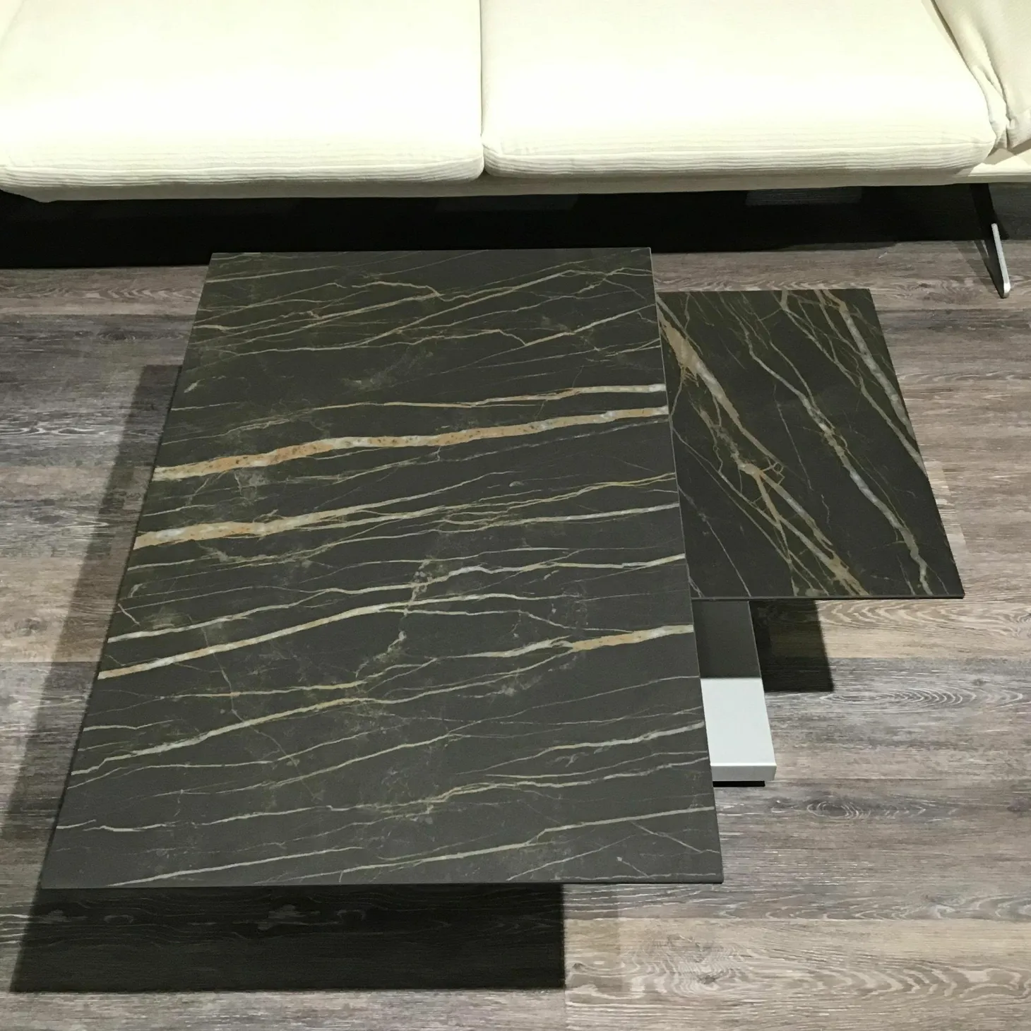 Couchtisch Quichotte Platte Keramik Noir Desire Schwarz Gestell Metall Silberfarbig Lackiert Mit Drehbarer Platte