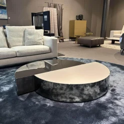 Couchtisch Shields L.Sand Peltro Geformtes MDF Stahlblech mit glänzendem Black-Nickel-Finish