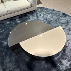 Couchtisch Shields L.Sand Peltro Geformtes MDF Stahlblech mit glänzendem Black-Nickel-Finish