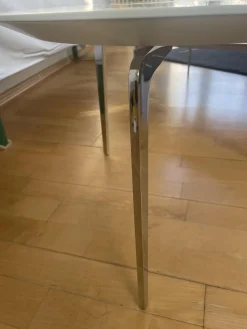 Couchtisch Solo Rund Platte Lack Kristallblau Blau Weiß Füße Chrom