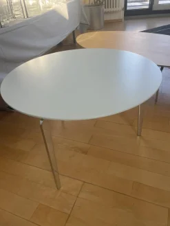 Couchtisch Solo Rund Platte Lack Kristallblau Blau Weiß Füße Chrom