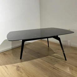 Couchtisch Susa Platte Keramik Nero Marquina Gestell Metall 3-Fuß Schwarz Pulverbeschichtet