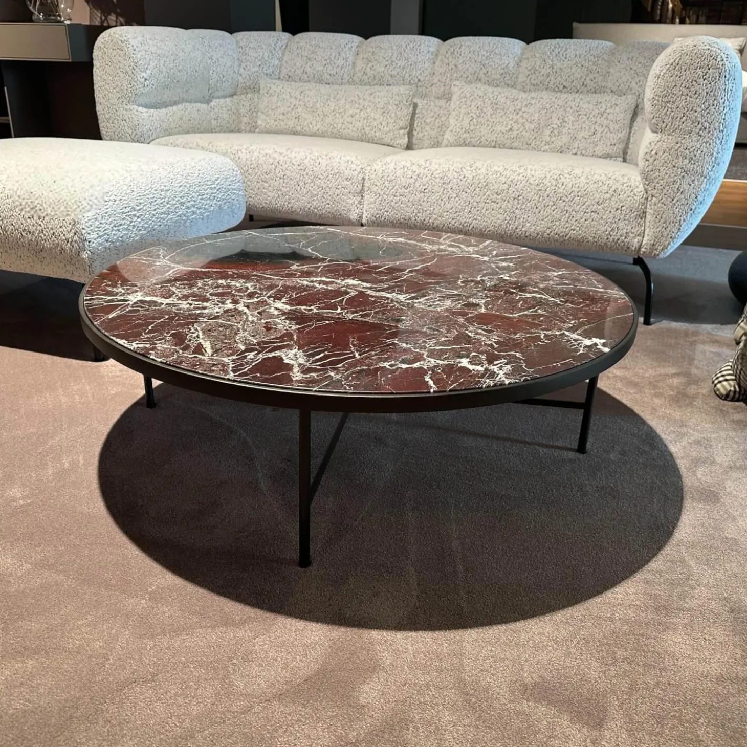 Couchtisch Symi Platte Marmor Rosso Levanto Rot Weiß Gestell Stahl Schwarz Pulverbeschichtet